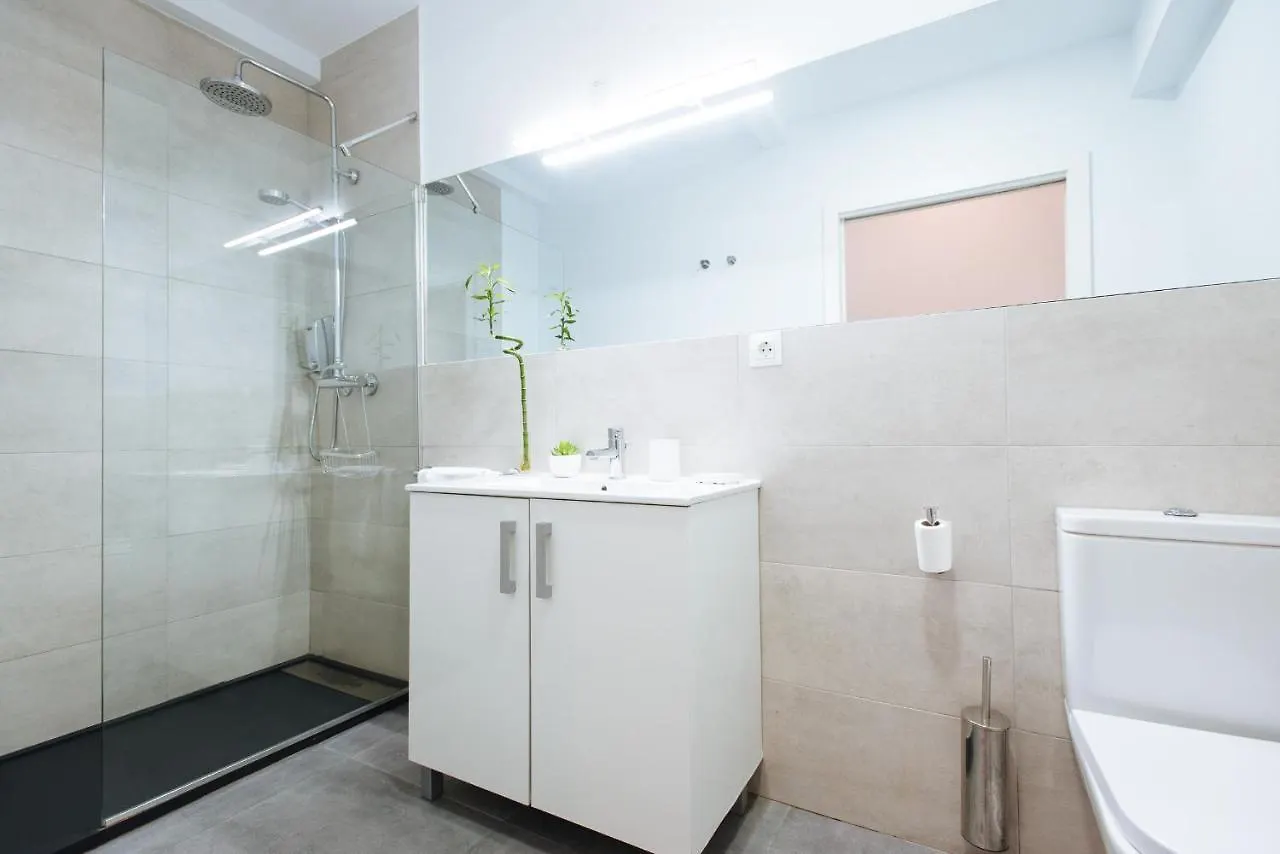 Hostly O'Donnell A Center-Fibre-Parking Optional Apartment Seville
